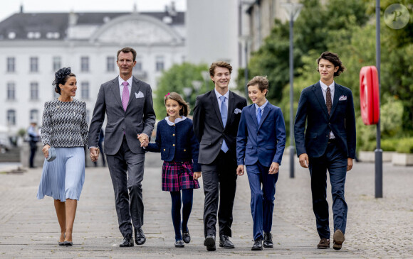 Le Prince Joachim, la Princesse Marie, le Prince Nikolai, le Prince Felix, le Prince Henrik et la Princesse Athena arrivent au Jubilé de la reine Magrethe II le 11 septembre 2022.