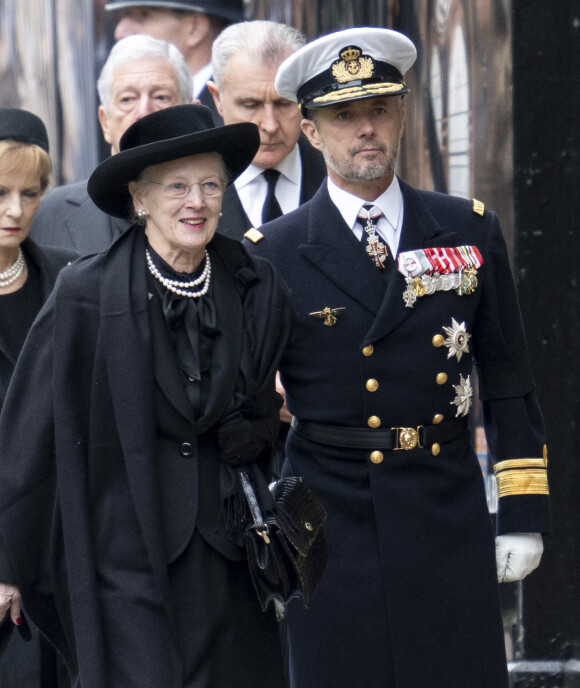 Le prince Frederik de Danemark, la reine Margrethe II - Arrivées au service funéraire à l'Abbaye de Westminster pour les funérailles d'Etat de la reine Elizabeth II d'Angleterre. Le sermon est délivré par l'archevêque de Canterbury Justin Welby (chef spirituel de l'Eglise anglicane) au côté du doyen de Westminster David Hoyle. Londres, le 19 septembre 2022. 
