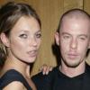 Alexander McQueen, ici avec Kate Moss, s'est suicidé le 11 février 2010.