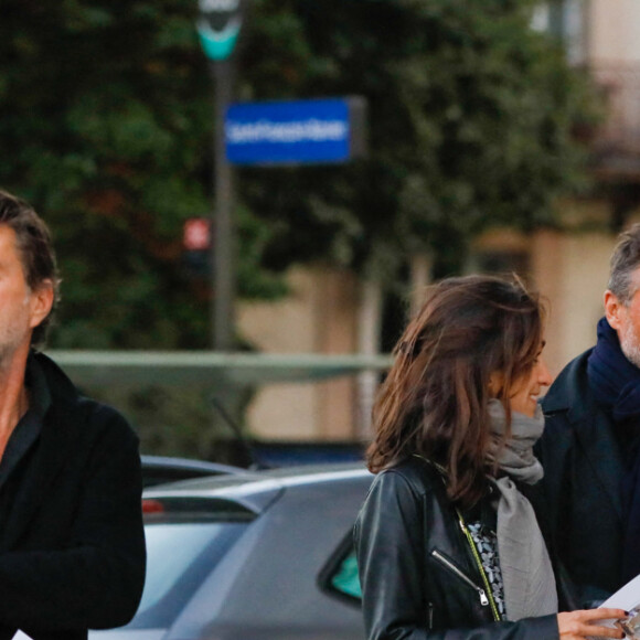 Alexandre Brasseur et sa compagne Isabelle Regourd - Hommage à Charlotte Valandrey en l'église Saint François-Xavier à Paris le 6 octobre 2022. © Christophe Clovis/Bestimage