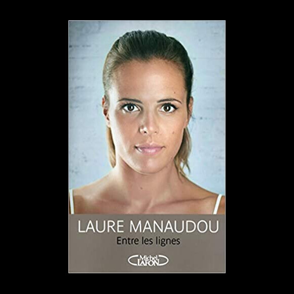 Laure Manaudou en couverture de son autobiographie "Entre les lignes sortie en 2014.