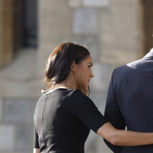 Le prince Harry, duc de Sussex, Meghan Markle, duchesse de Sussex à la rencontre de la foule devant le château de Windsor, suite au décès de la reine Elisabeth II d'Angleterre. Le 10 septembre 2022 