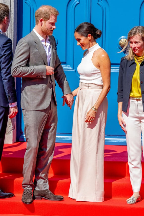 Le prince Harry, duc de Sussex et Meghan Markle, duchesse de Sussex, arrivent à l'hôtel de ville pour l'événement Invictus Games Dusseldorf 2023 One Year to Go, à Düsseldorf, Allemagne, le 6 septembre 2022. 
