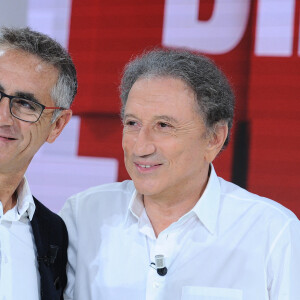 Laurent Jalabert et Michel Drucker - Enregistrement de l'émission "Vivement Dimanche Prochain" spécial Tour de France au studio Gabriel, à Paris, France, le 21 août 2019 . Diffusion le 25/08/2019 sur France 2. © Guillaume Gaffiot/Bestimage 