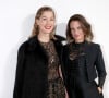 Rosamund Pike et Camille Cottin - Greeting du défilé Dior Collection Femme Prêt-à-porter Printemps/Eté 2023 lors de la Fashion Week de Paris, France, le 27 septembre 2022. © Bertrand Rindoff/Bestimage.