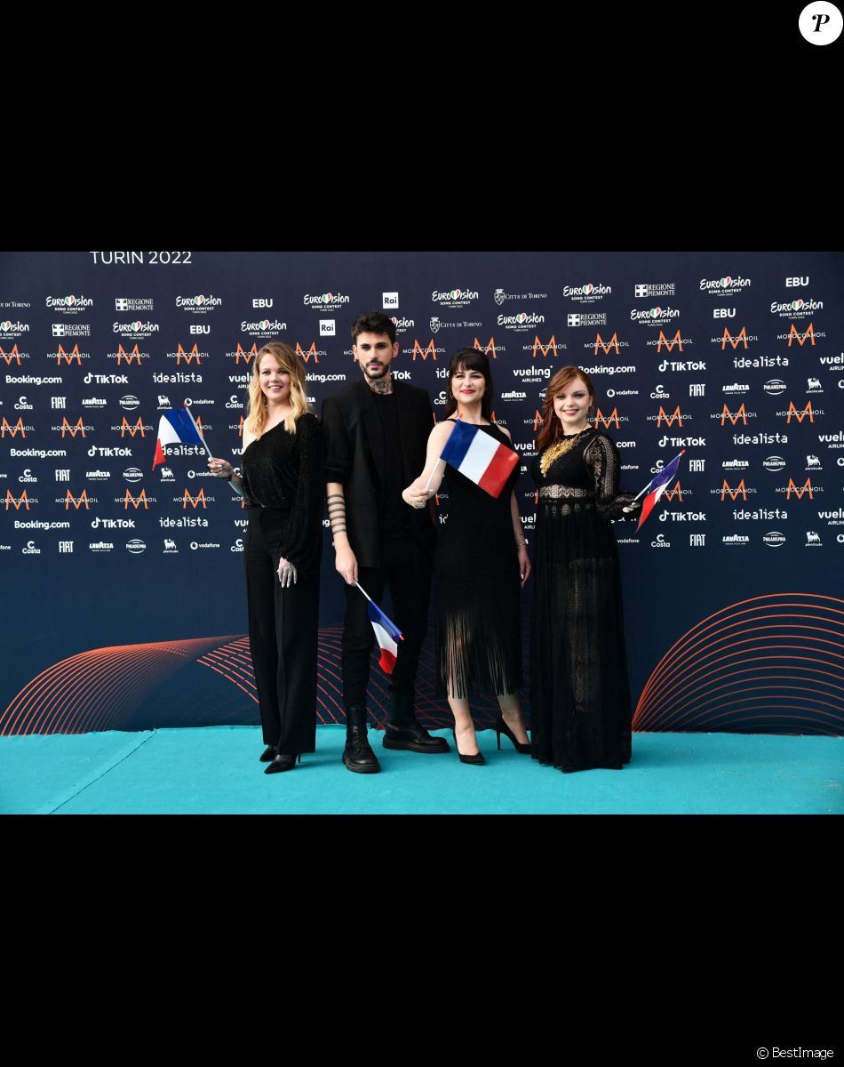 Alvan & Ahez, représentants de la France, au photocall de "l'Eurovision 2022" à Turin, Italie.
