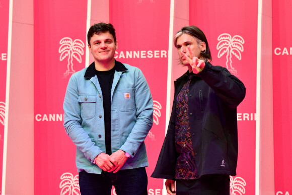 Clément Cotentin et son frère Orelsan durant la troisième soirée du 4eme Canneseries au Palais des Festivals à Cannes, le 10 octobre 2021. © Bruno Bebert/Bestimage 