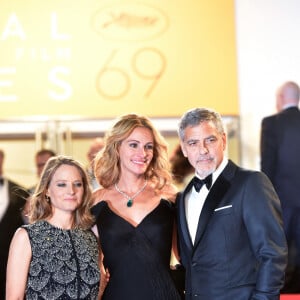 Jodie Foster (bijoux Cartier), Julia Roberts, George Clooney - Descente des marches du film "Money Monster" lors du 69ème Festival International du Film de Cannes. Le 12 mai 2016. © Giancarlo Gorassini/Bestimage 