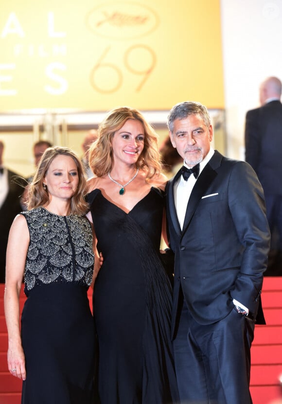 Jodie Foster (bijoux Cartier), Julia Roberts, George Clooney - Descente des marches du film "Money Monster" lors du 69ème Festival International du Film de Cannes. Le 12 mai 2016. © Giancarlo Gorassini/Bestimage 