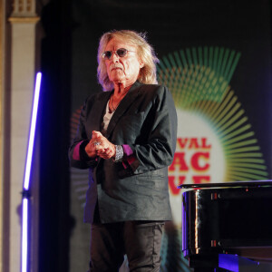 Archives - Le chanteur Christophe ( Daniel Bevilacqua 74 ans) est hospitalisé en réanimation à Paris pour lutter contre le coronavirus (COVID-19) Festival Fnac Live à l'hôtel de ville à Paris le 17 juillet 2014 Stéphane Allaman / Panoramic / Bestimage 