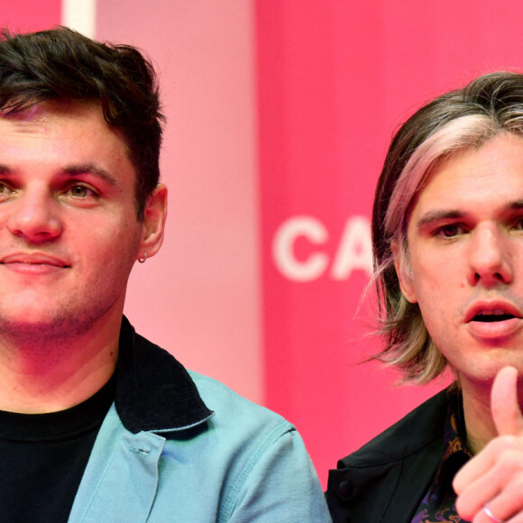 Clément Cotentin et son frère Orelsan durant la troisième soirée du 4eme Canneseries au Palais des Festivals à Cannes, le 10 octobre 2021. © Bruno Bebert/Bestimage 