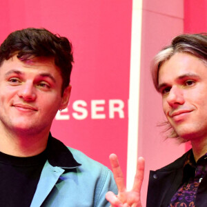 Clément Cotentin et son frère Orelsan durant la troisième soirée du 4eme Canneseries au Palais des Festivals à Cannes, le 10 octobre 2021. © Bruno Bebert/Bestimage 