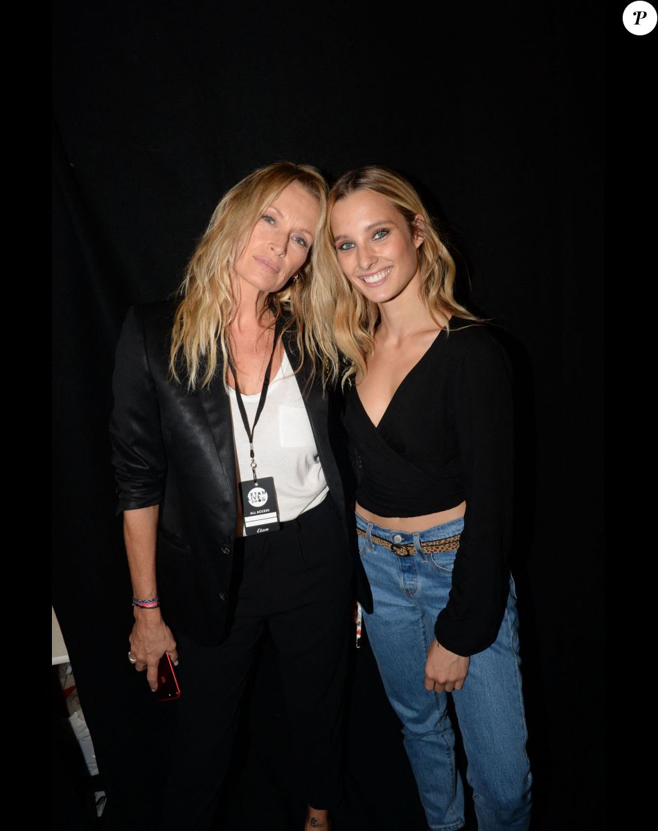 Estelle Lefébure et sa fille Ilona Smet lors du 10ème édition du "Etam Live Show" (Etam Lingerie) lors de la Fashion Week à Paris, France, le 26 septembre 2017. Photo by Rachid Bellak/Bestimage