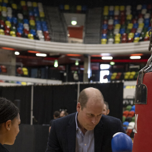 Le prince William, prince de Galles, visite la Copper Box Arena du Queen Elizabeth Olympic Park, pour participer à un événement avec Coach Core, qui fête ses 10 ans, à Londres, Royaume Uni, le 13 octobre 2022. 