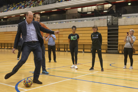 Le prince William, prince de Galles, visite la Copper Box Arena du Queen Elizabeth Olympic Park, pour participer à un événement avec Coach Core, qui fête ses 10 ans, à Londres, Royaume Uni, le 13 octobre 2022. 