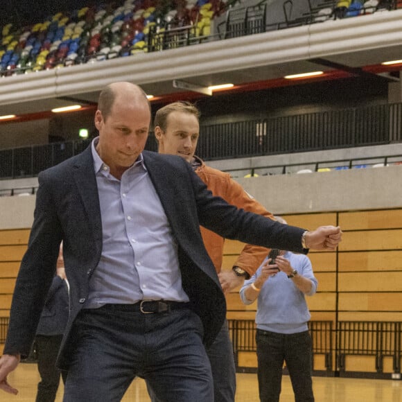 Le prince William, prince de Galles, visite la Copper Box Arena du Queen Elizabeth Olympic Park, pour participer à un événement avec Coach Core, qui fête ses 10 ans, à Londres, Royaume Uni, le 13 octobre 2022. 