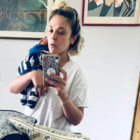 Alysson Paradis a annoncé la naissance de son deuxième enfant le 28 août 2022 sur Instagram.