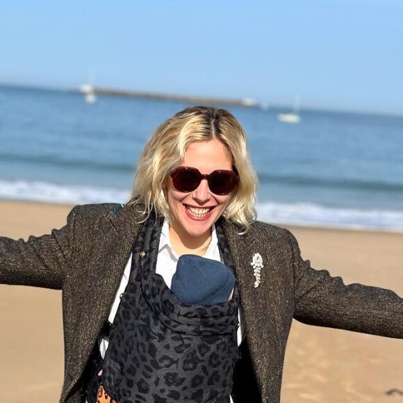 Alysson Paradis et son bébé sur Instagram. Le 8 octobre 2022.