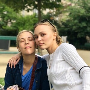 Alysson Paradis et Lily-Rose Depp sur Instagram.