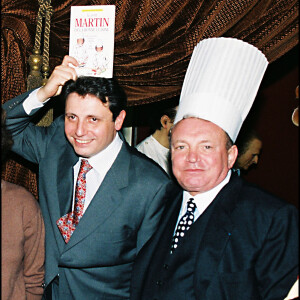 Archives - Jacques Martin et son fils David signent "Le petit Martin de la bonne cuisine" au Musée Grévin. Le 9 novembre 1995.