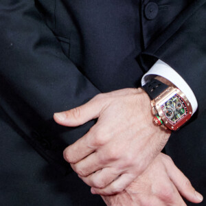 Karim Benzema porte une montre Richard Mille - Photocall du 66ème Ballon d'Or au Théâtre du Chatelet à Paris le 17 octobre 2022. © Cyril Moreau/Bestimage 