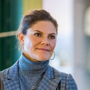 La princesse Victoria de Suède visite le musée du comté de Kalmar dans le cadre des célébrations du 50e anniversaire du pont d'Öland. Le 30 septembre 2022. 