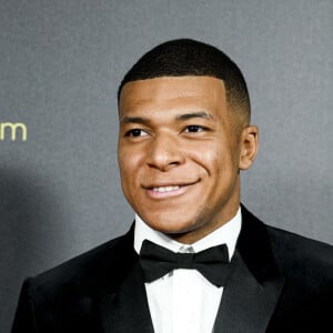 Kylian Mbappé - Photocall de la 66ème cérémonie du Ballon d'Or au Théâtre du Chatelet à Paris le 17 octobre 2022.