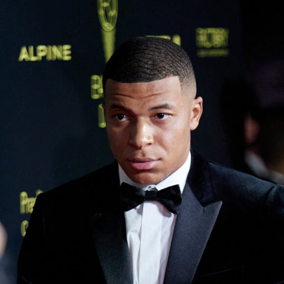 Kylian Mbappé - Photocall de la 66ème cérémonie du Ballon d'Or au Théâtre du Chatelet à Paris le 17 octobre 2022. © Cyril Moreau/Bestimage