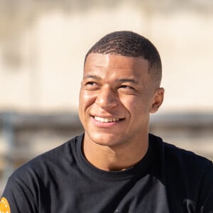 Kylian Mbappé lors "Les rencontres inspirantes" organisées par son association "Inspired by KM" aux Arènes de Nîmes, France, le 12 octobre 2022. © Stéphanie Gouiran/Panoramic/Bestimage