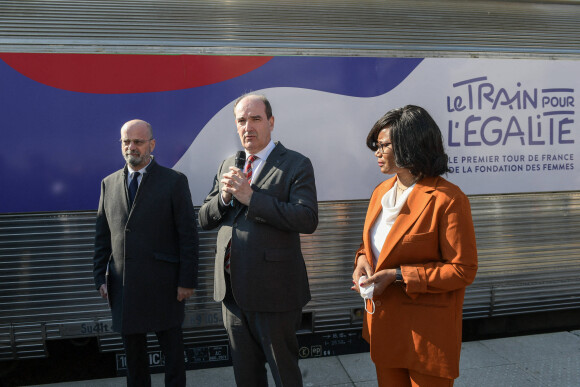 Jean Castex, Jean-Michel Blanquer et Elisabeth Moreno assistent à l'arrivée du Train pour l'Egalité à la gare de Lyon à Paris, le 7 mars 2022. © Isa Harsin/Pool/Bestimage