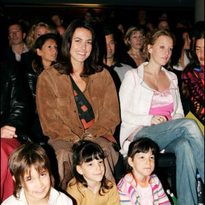 Lio et ses filles Léa et Garance non loin de Ludivine Sagnier en 2005 pour le défilé Stella Cadente en 2005
