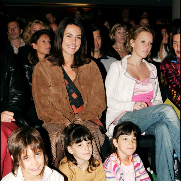 Lio et ses filles Léa et Garance non loin de Ludivine Sagnier en 2005 pour le défilé Stella Cadente en 2005