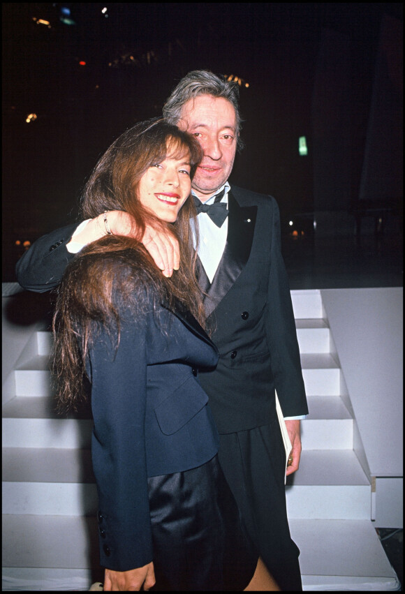 Archives - Serge Gainsbourg et sa femme Bambou aux Victoires de la musique en 1990.