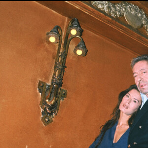 Archives - Serge Gainsbourg avec sa femme Bambou en soirée au Palace en 1989.