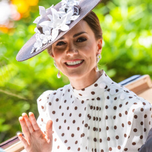 Catherine (Kate) Middleton, duchesse de Cambridge, lors du quatrième jour de la Royal Ascot 2022 à l'hippodrome d'Ascot dans le Berkshire, Royaume Uni, le 17 juin 2022. 