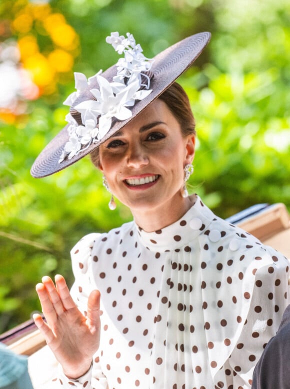 Catherine (Kate) Middleton, duchesse de Cambridge, lors du quatrième jour de la Royal Ascot 2022 à l'hippodrome d'Ascot dans le Berkshire, Royaume Uni, le 17 juin 2022. 