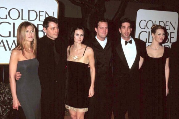 "Friends" Jennifer Aniston, Matt Leblanc, Courteney Cox, Matthew PErry, David Schwimmer, Lisa Kudrow au Golden Globe Awards de Los Angeles le 17 janvier 1998