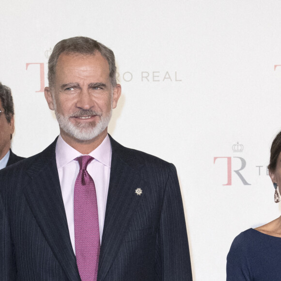 Le roi Felipe VI d'Espagne et la reine Letizia lors de l'ouverture de la nouvelle saison du théâtre Royal à Madrid le 24 octobre 2022. 