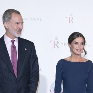 Le roi Felipe VI d'Espagne et la reine Letizia lors de l'ouverture de la nouvelle saison du théâtre Royal à Madrid le 24 octobre 2022. 