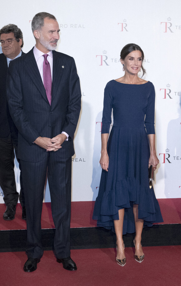 Le roi Felipe VI d'Espagne et la reine Letizia lors de l'ouverture de la nouvelle saison du théâtre Royal à Madrid le 24 octobre 2022. 