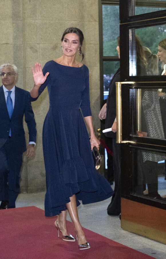 La reine Letizia d'Espagne lors de l'ouverture de la nouvelle saison du théâtre Royal à Madrid le 24 octobre 2022. 