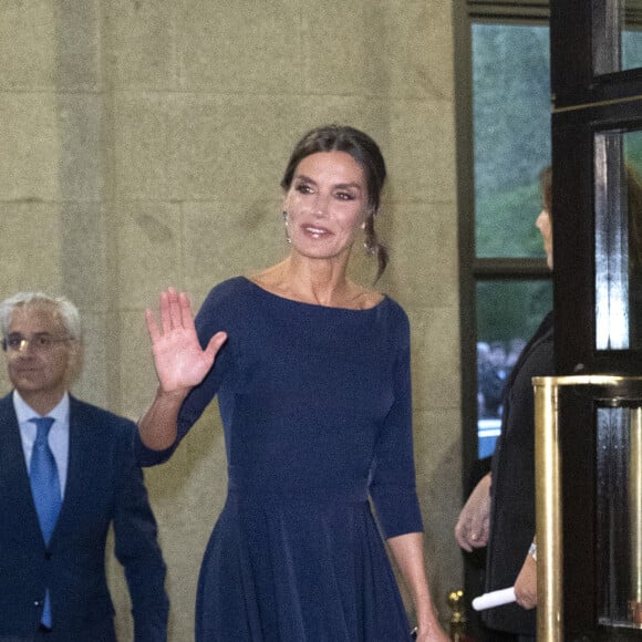 La reine Letizia d'Espagne lors de l'ouverture de la nouvelle saison du théâtre Royal à Madrid le 24 octobre 2022. 