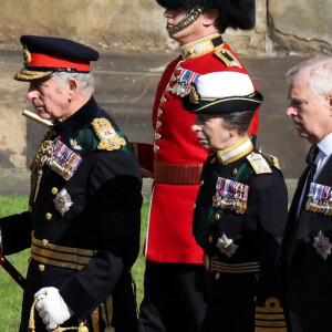 Le roi Charles III d'Angleterre, la princesse Anne, le prince Andrew, duc d'York, et le prince Edward, comte de Wessex - Procession du cercueil de la reine Elisabeth II du palais de Holyroodhouse à la cathédrale St Giles d'Édimbourg, Royaume Uni, le 12 septembre 2022.  Procession du cercueil de la reine Elisabeth II du palais de Holyroodhouse à la cathédrale St Giles d'Édimbourg, Royaume Uni, le 12 septembre 2022. 