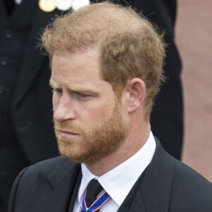 Le prince Harry, duc de Sussex - Procession pédestre des membres de la famille royale depuis la grande cour du château de Windsor (le Quadrangle) jusqu'à la Chapelle Saint-Georges, où se tiendra la cérémonie funèbre des funérailles d'Etat de reine Elizabeth II d'Angleterre.