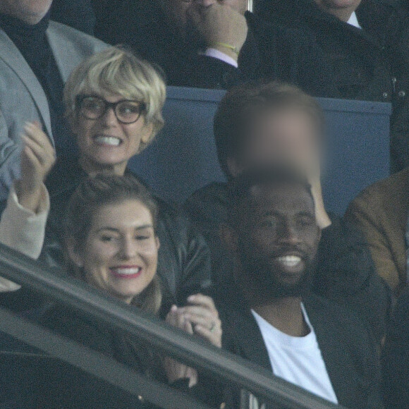 Marina Foïs et Eric Lartigau avec leur fils George au match de Ligue Des Champions 2022 (LDC) "PSG- Macabi Haifa (7-2)" au Parc des Princes à Paris le 25 octobre 2022.