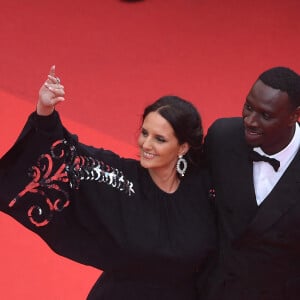 Omar Sy et sa femme Hélène - Montée des marches du film "Top Gun : Maverick" lors du 75e Festival de Cannes. Le 18 mai 2022. © Giancarlo Gorassini / Bestimage 