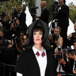 Isabelle Adjani - Montée des marches du film "Les Amandiers" lors du 75e Festival International du Film de Cannes. Le 22 mai 2022. © Dominique Jacovides / Bestimage 