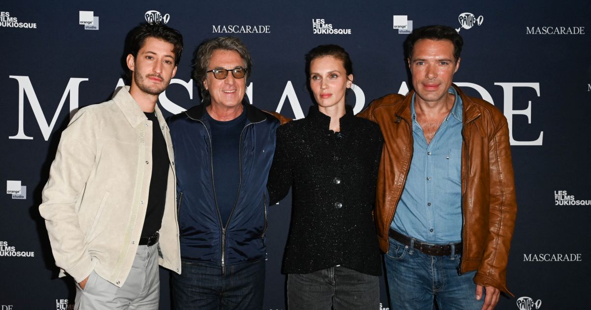 Pierre Niney François Cluzet Marine Vacth Et Nicolas Bedos Avant Première Du Film Mascarade