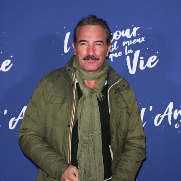 Jean Dujardin - Avant-première du film "L'amour c'est mieux que la vie" au cinéma UGC Normandie à Paris. Le 17 janvier 2022. © Coadic Guirec/Bestimage