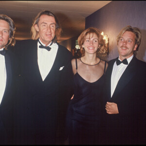 Michael Douglas, Joel Schumacher, Julia Roberts et Kiefer Sutherland en 1990. 